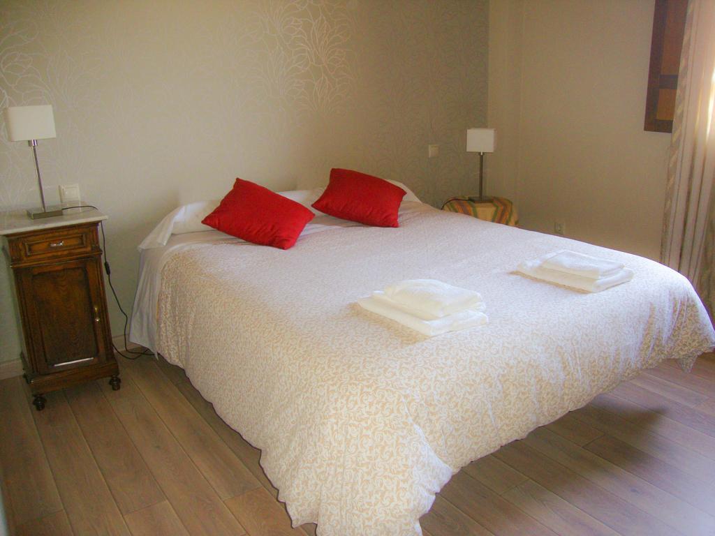 Apartamentos Fandin Ribadeo Szoba fotó